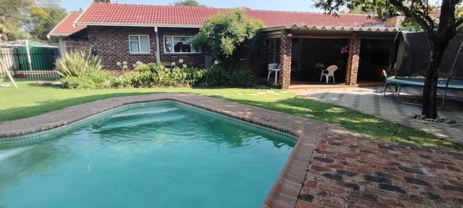 3 Bedroom Property for Sale in Flamwood North West